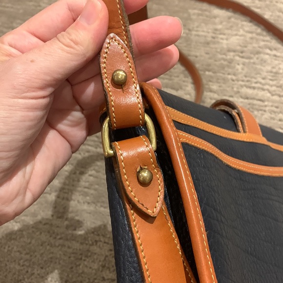 Vintage Dooney And Bourke All Weather Saddle Crossbody Navy Pebbled Leather Bag - Picture 5 of 12